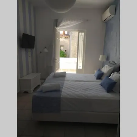 Traditional House Apartment Skinias